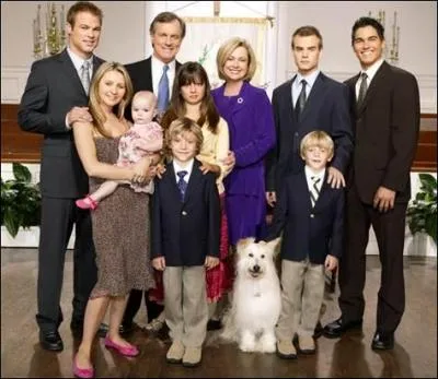 Quelle série raconte la vie de la famille Camden ?