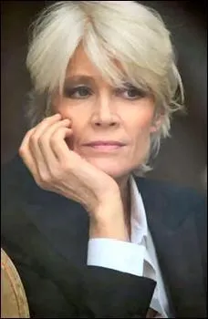 France Gall est-elle plus ou moins ge que Franoise Hardy ?