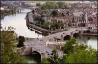 Pour finir, nous partons  Montereau-Fault-Yonne ( Seine-et-Marne ), o la ville est chef-lieu ...