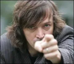 Qui a sorti l'album  Menteur  en 2005 ?