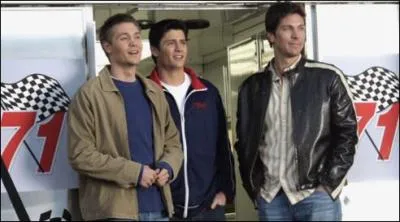 Comment s'appelle l'oncle de Nathan qui est pilote automobile ?