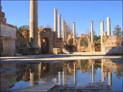 Lequel de ces pays bords par la Mer Mditerrane est-il le plus peupl ?