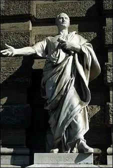 Quel crivain, contemporain et opposant de Csar, est tout particulirement hostile  Cloptre ?