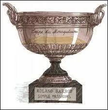 Quelle coupe est remporte par le vainqueur du Tournoi de Roland-Garros ?