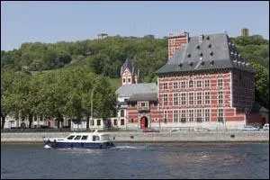 Cette maison bourgeoise du dbut du XVIIe sicle est un bel exemple de l'architecture Renaissance. Aujourd'hui, quelle est la destination de ce btiment ?