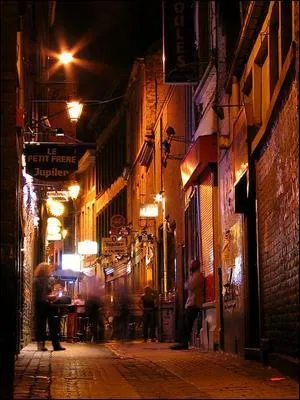 Haut lieu de la vie nocturne, cet ensemble de rues pitonnes runit des dizaines de bistrots et restaurants. Quel est le nom de ce quartier ligeois qui ne dsemplit jamais ?