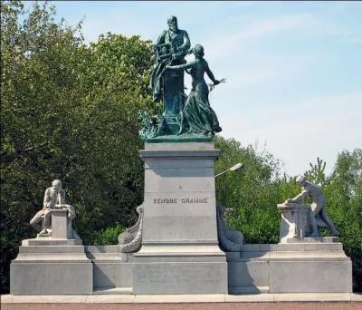 Il a sa statue  Lige mais sa tombe se trouve au cimetire du Pre-Lachaise. Qui est l'inventeur du premier gnrateur lectrique (dynamo) ?