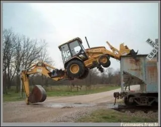 a lui apprendra  se moquer des cyclistes !  C'est l'hpital qui se fiche de la charit  peut trouver comme ancienne expression similaire :