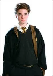 Dans le quatrime tome, qui meurt  la fin du livre ?