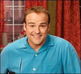 Comment s'appelle cet homme qui joue Jerry, le pre des Russo dans Les Sorciers De Waverly Place ?