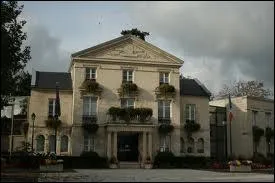 Cette pause termine, nous repartons  Nogent-sur-Oise ( Oise ), ville Picarde qui est chef-lieu ...