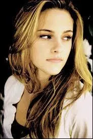 Qui est le (ou la) premier(e) Cullen qui rentre dans la caftria ?