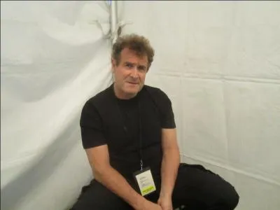 Quel chanteur est sur cette photo ?