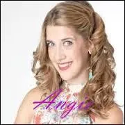 Dans le premier pisode de la saison 2 de  Violetta , aprs quelle chanson chante par Angie, Germn se coince-t-il les doigts dans un piano ?