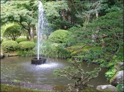 Compltez les paroles de la comptine  A la claire fontaine, m'en allant promener j'ai trouv l'eau ... .  