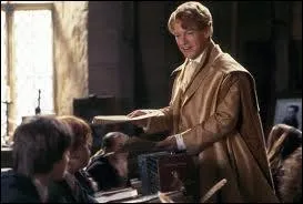 Que lche Gilderoy Lockhart sur les lves lors de son premier cours ?