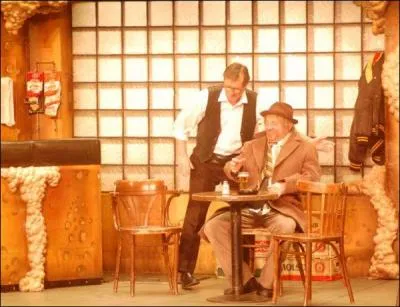 Pièce québécoise qui vient d'être adaptée en France sous le nom de "Cul-sec". Elle détient le record du Guinness du plus grand nombre de représentations par les mêmes comédiens et son nom québécois est :