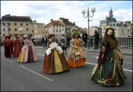 La ville de Corbeil-Essonnes ( Essonne ) est chef-lieu ...