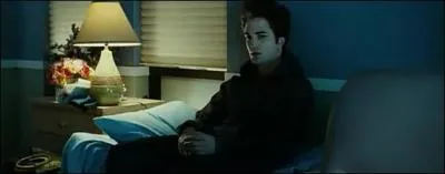 Que racontent Edward et Carlisle aux parents de Bella ?