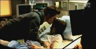 Que conseille Edward  Bella ?