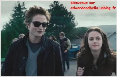 Que dit Angela en voyant dbarquer Bella et Edward ensemble (en voiture) au lyce ?