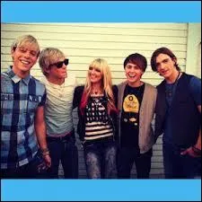 Que fait Ellington Ratliff dans le groupe ?