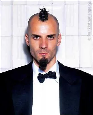 Qui est le troisime guitariste du groupe ?