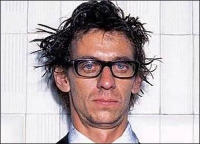 Ce dernier tient le rle de claviriste. Mais qui est-ce ?