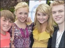 De quel acteur Peyton est-elle la soeur jumelle ?