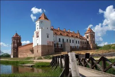 Laquelle de ces langues n'est pas une langue officielle en Bilorussie ?