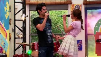 Que chantent Violetta et Toms sur cette photo ?