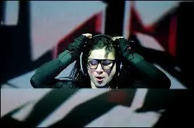 C'est sur cette question que s'achve ce quiz, je vais vous demander pour complter la question 13 combien cet artiste a-t-il d'abonns sur Youtube (fin aot 2013)