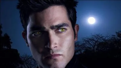 Dans Teen wolf, de quelle couleur sont les yeux de l'alpha ?