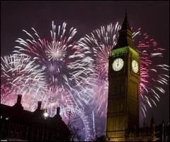 C'est la fte nationale franaise mais laissez aussi les Anglais faire de bon feux d'artifice ! Le premier vrai feu d'artifice a t tir  Paris en :