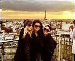 Selena est dj alle  Paris.