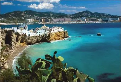 Sur quel archipel l'le espagnole d'Ibiza est-elle localise ?