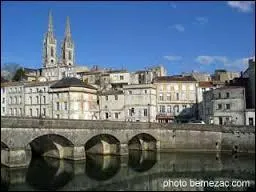 Je vais vous faire visiter la ville de Niort ( Deux-Svres ). Elle est chef-lieu ...