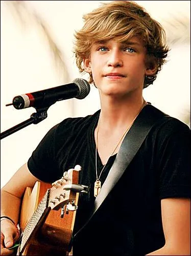 Chanteur australien n en 1997 notamment connu pour son single  iYiYi  avec le rappeur amricain Flo Rida.