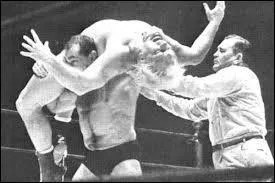 Quel fut le premier match de l'histoire de la WWWF (aujourd'hui, la WWE) ?