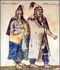 Leur nom signifie  Peuple du matin ou peuple du soleil levant . Ils ont t les allis traditionnels des Franais. Ils taient 40 000 au dbut du XVIIme sicle, ils ne sont plus que 2 000 :