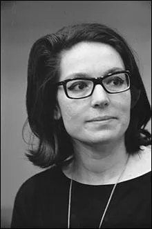 Quelle est la date de naissance de Nana Mouskouri ?