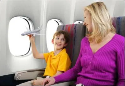  En sortant de l'avion, vrifiez d'avoir emport tous vos objets personnels. Tout ce qui sera oubli dans l'avion sera partag entre le personnel de bord. Merci de ne pas oublier ____________. 