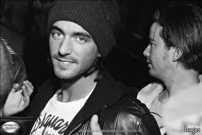 Dans quelle ville Thomas habite-t-il ?