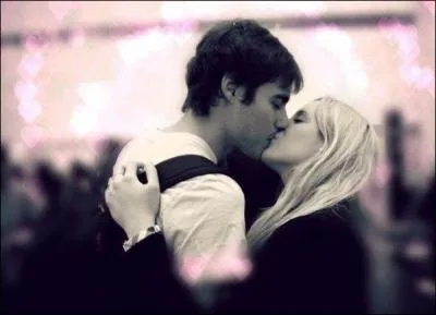 Avec qui Mercedes est-elle en couples ?