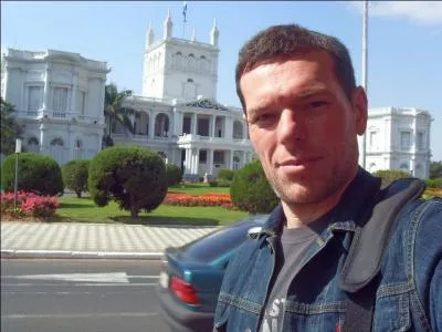 Son pre est le directeur de ...