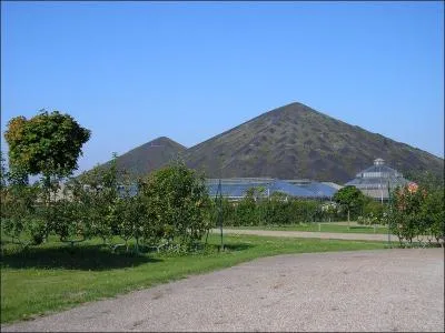 Un entassement des d�blais d'une mine est un ... .