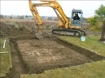 Avant de construire une maison il est n�cessaire d'effectuer des travaux de ...