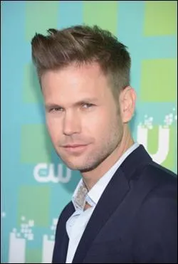 Quel est le nom de cet acteur interprtant le rle d'Alaric Saltzman ?