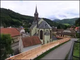 Nous sommes toujours dans l'Est et nous allons  Lapoutroie ( Haut-Rhin ). Cette commune Alsacienne est chef-lieu ...
