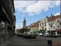 Je me rend  Lure ( Haute-Sane ). La ville est chef-lieu ...